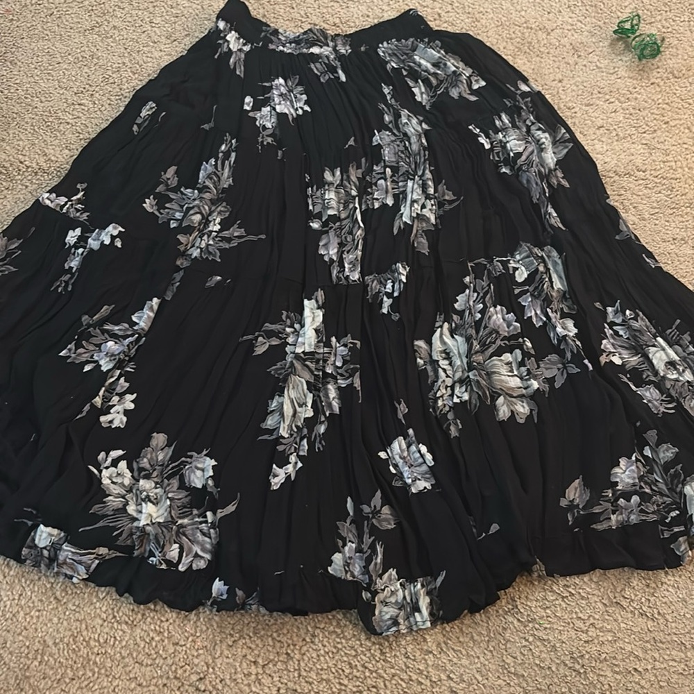 Black white floral neo nostalgia maxi skirt size small